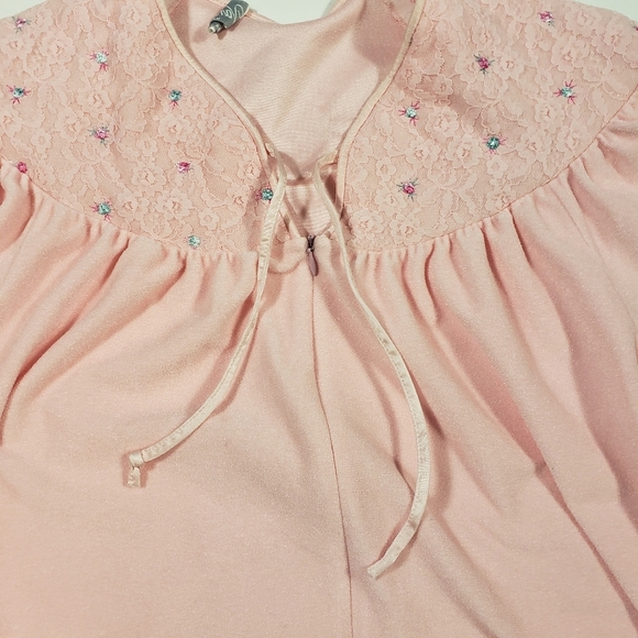 Vintage Vanity Fair Pink Fleece Robe Sz Medium ? Floral Lace Bell Sleeve Zip Up - Picture 7 of 15